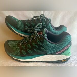 Womens size 10, Merrell Antora 2, like NEW!